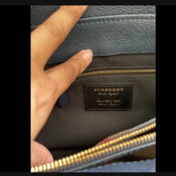 Burberry Derby Camberley Ink Blue Leather Shoulder Bag - Picture 4 of 6